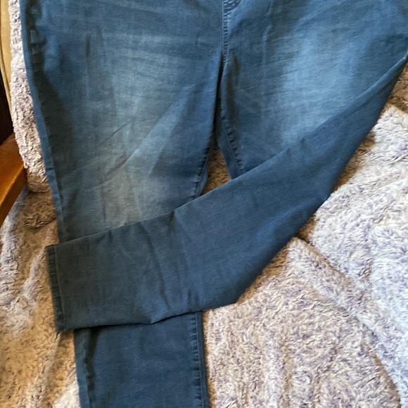DG2 mid tone stretchy jeans - Picture 2 of 6